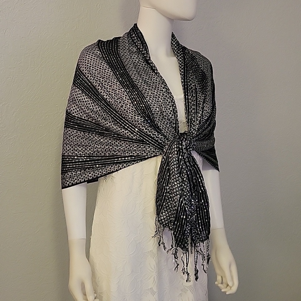 Vtg KENSIE Black Metallic Silver Disco Fringe Holiday Wrap Shawl - Picture 2 of 7